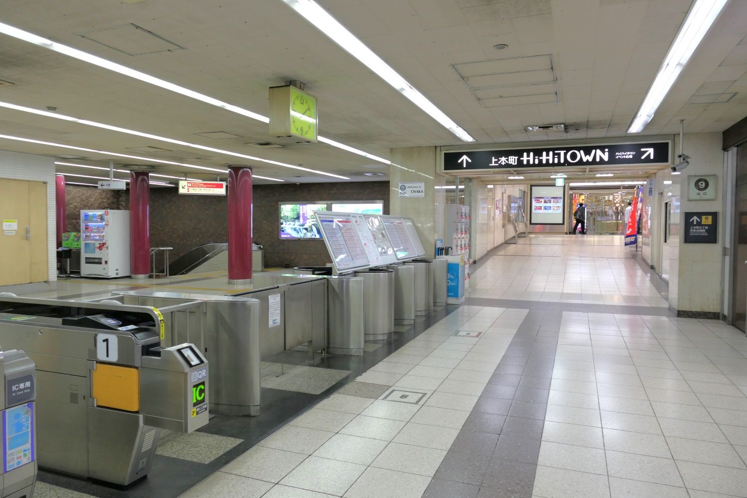 大阪上本町駅　地下西改札口