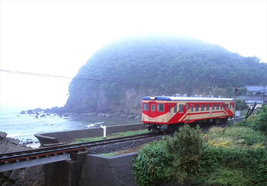 島原鉄道で長らく主力として活躍したキハ20形（撮影：南正時）