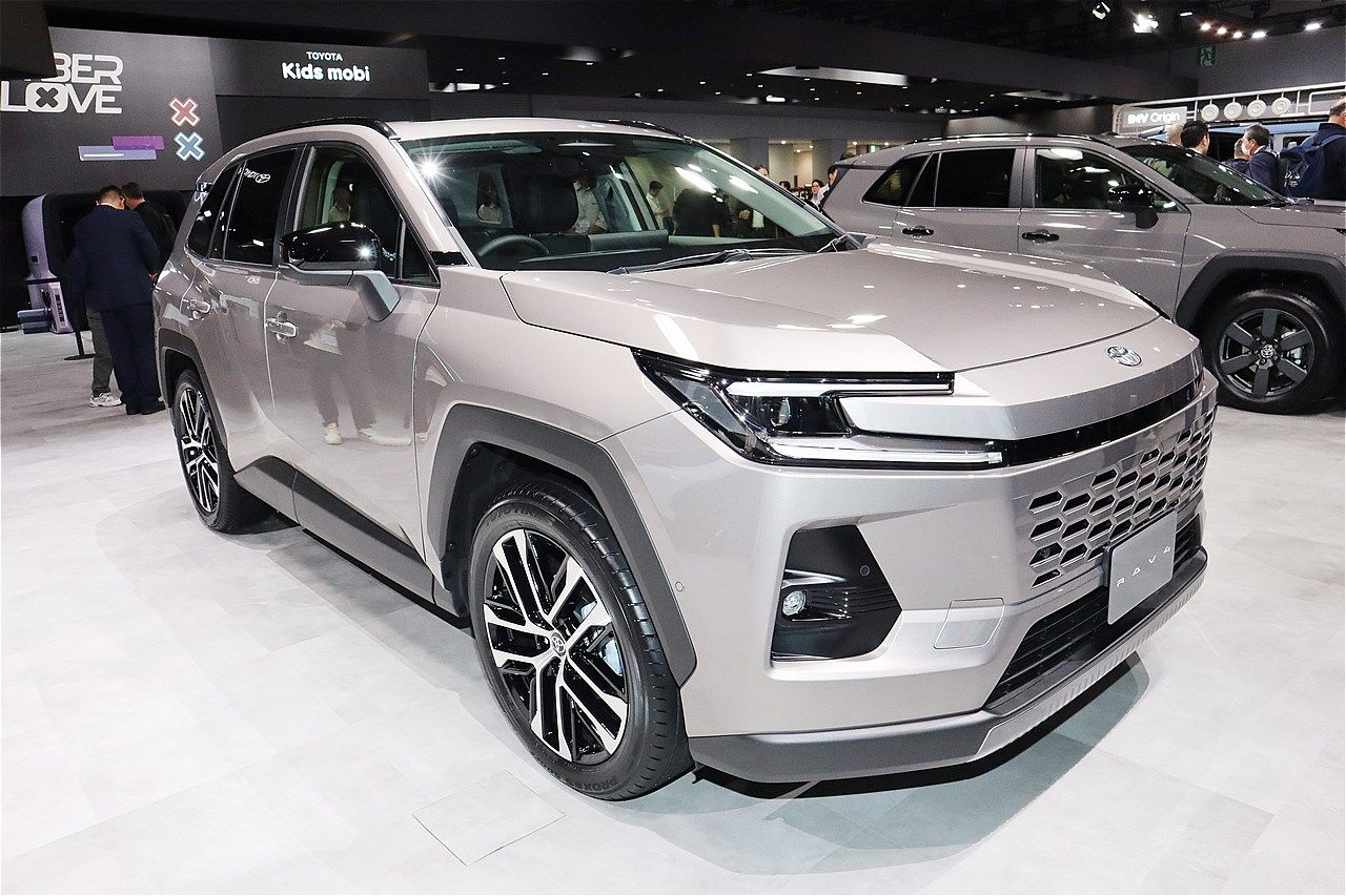 ジャパンモビリティショー2025に展示されたトヨタの新型「RAV4コア」（筆者撮影）