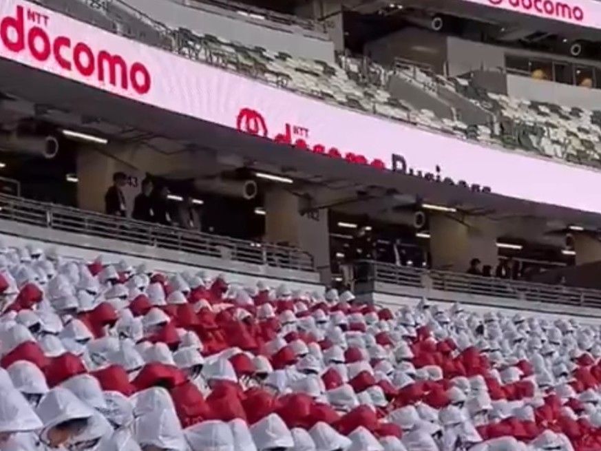 NTTドコモ入社式で行われた人文字の様子（画像：ギネス世界記録X公式アカウントより）