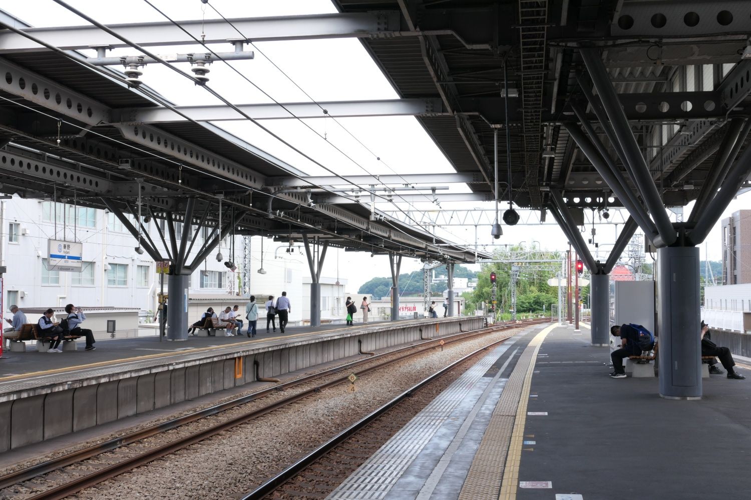 小田急　秦野駅　ホーム