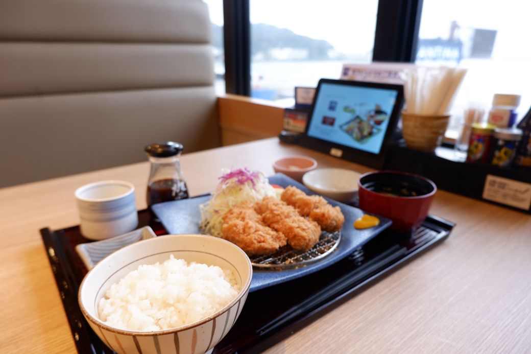 大戸屋逗子店限定メニューの「湘南みやじ豚のヒレかつ御膳」（筆者撮影）