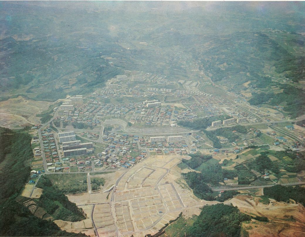 ●●年の二宮団地。住棟は揃った状態（写真：神奈川県住宅供給公社 提供）