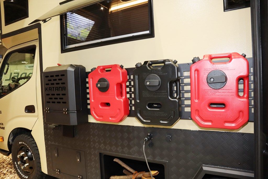 ダイレクトカーズの新作キャンピングカー「DN-75」（写真：筆者撮影）