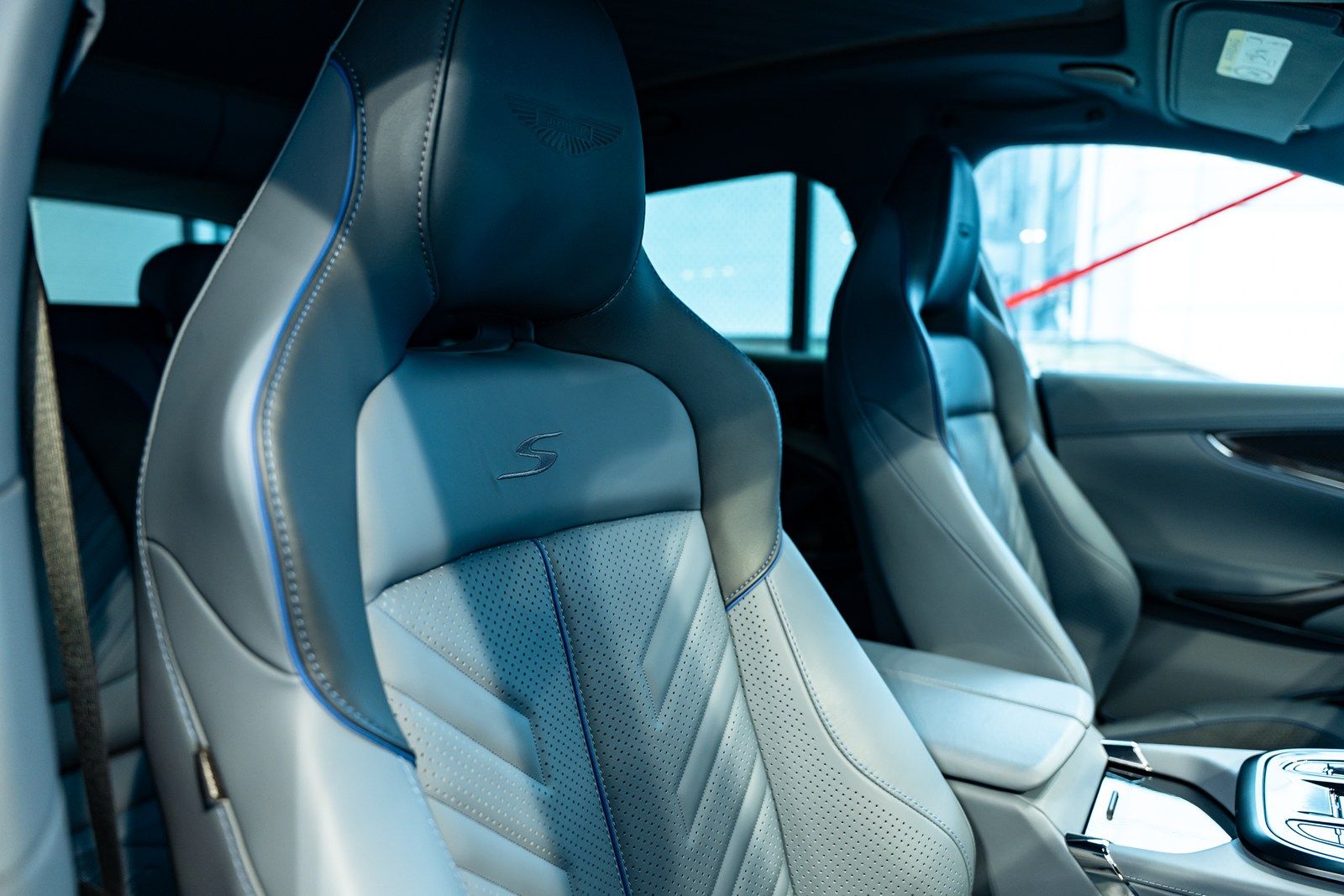 アストンマーティン DBX S（写真:Aston Martin Japan）