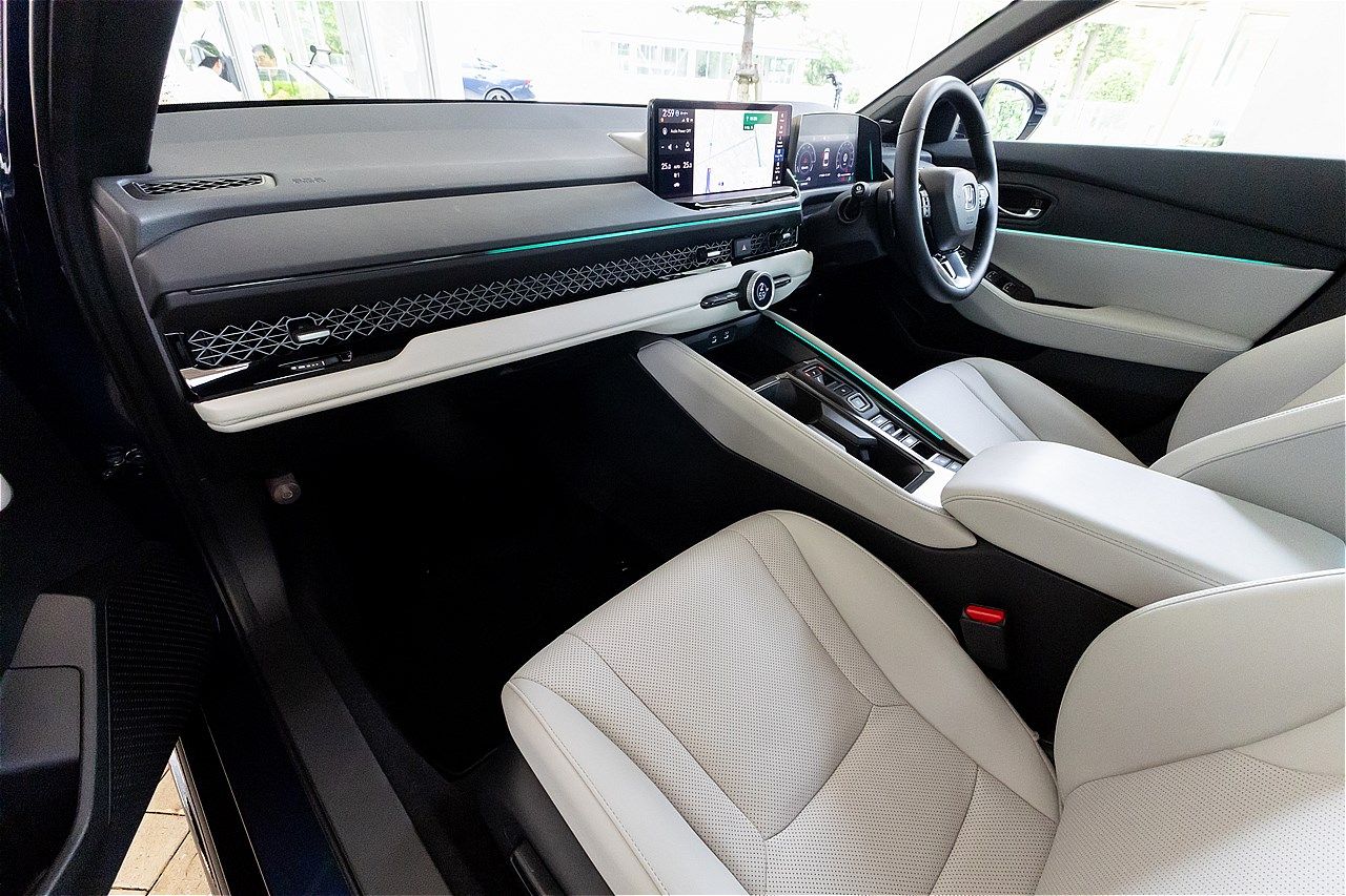 ホンダ量販モデル初のハンズオフ機能を搭載した「アコード e:HEV Honda SENSING 360＋」（写真：三木 宏章）