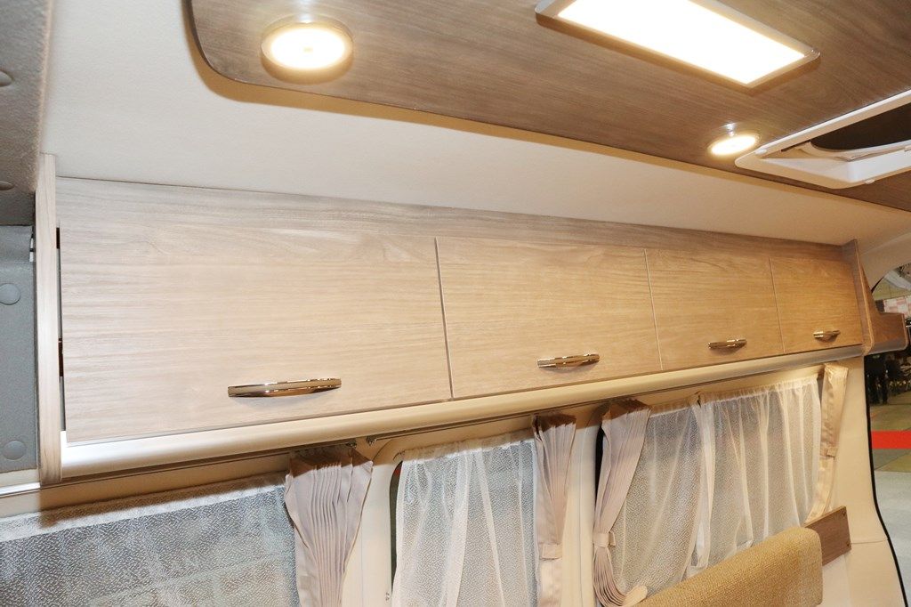 新型キャンピングカー「レクビィ プラスリビン」のオールシーズンタイプ（写真：筆者撮影）