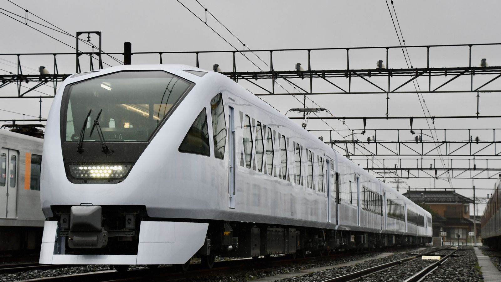 東武のN100系「スペーシアX」にもRemoteが搭載され、HMAXを活用した日立との協創により、車両のメンテナンスの効率化を目指している（記者撮影）