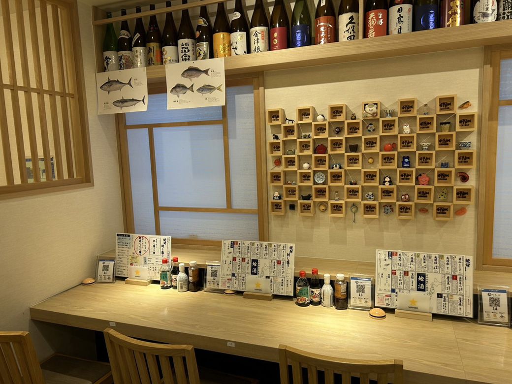 「魚がイチバン 九段靖国通り店」の内観③（写真：筆者撮影）