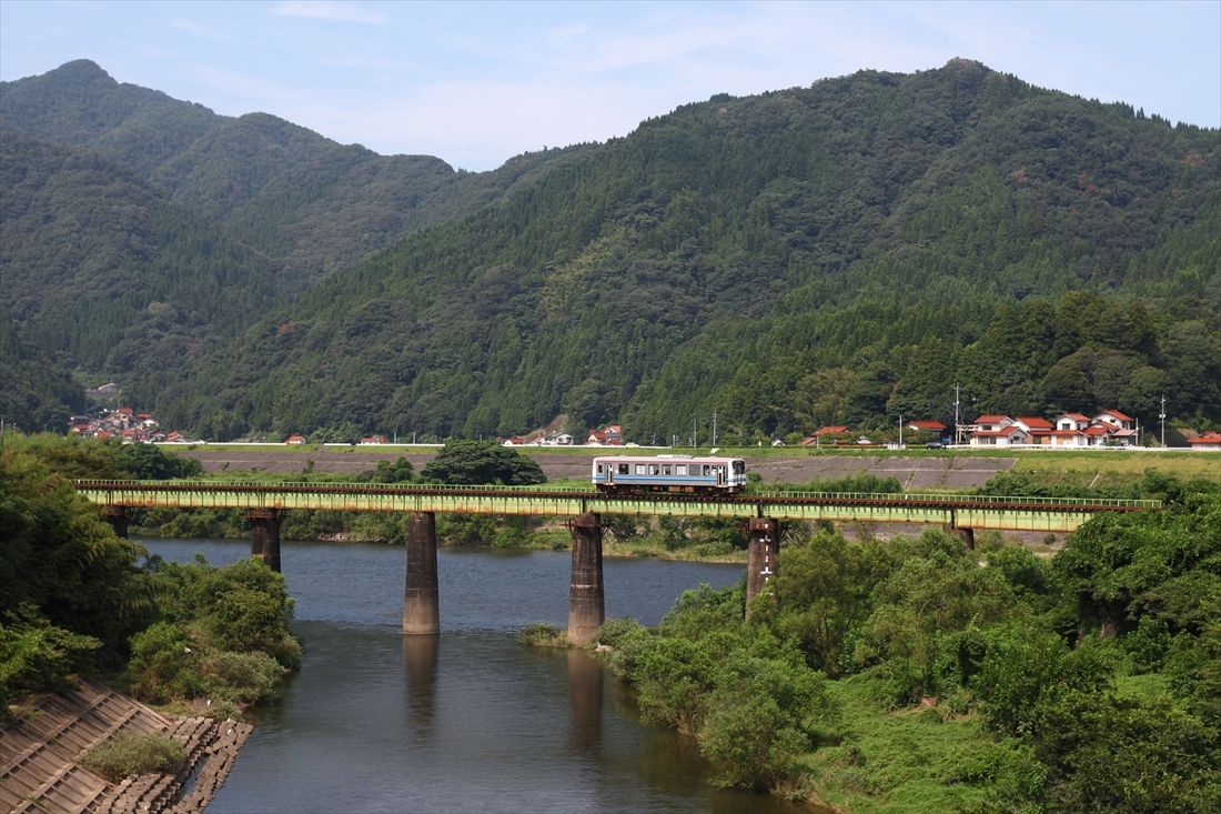 江の川沿いを走る長距離ローカル線だった三江線（撮影：南正時）