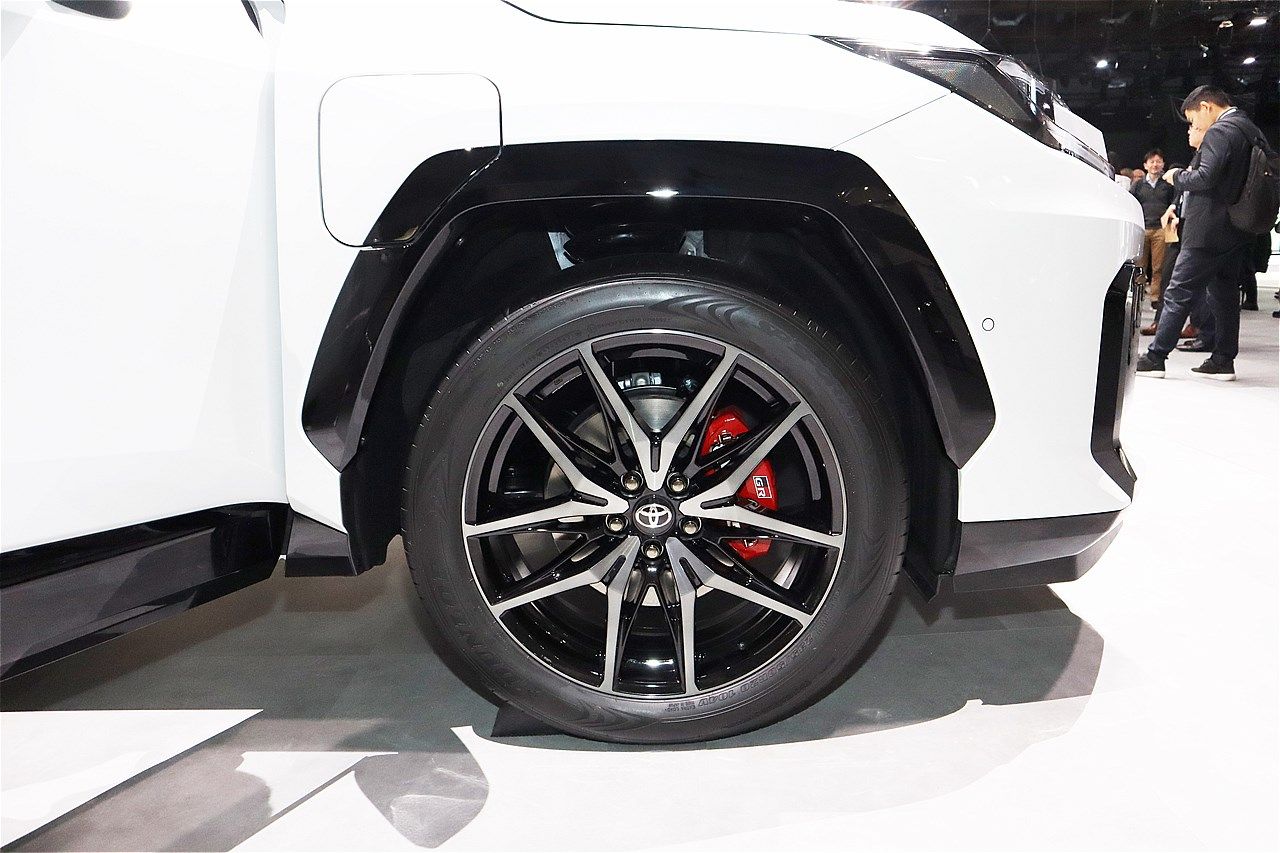 ジャパンモビリティショー2025に展示されたトヨタの新型「RAV4 GRスポーツ」（筆者撮影）