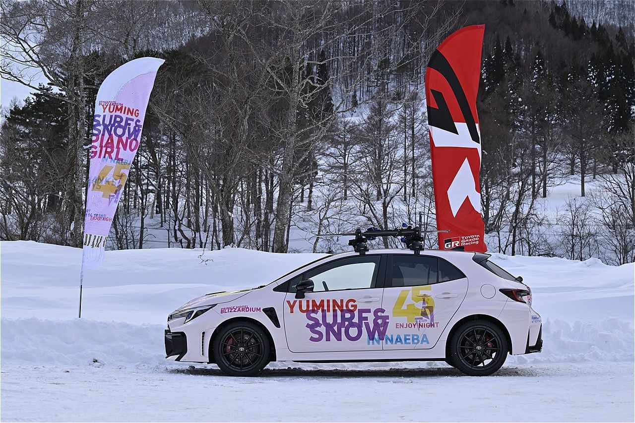 ラッピング仕様のGRカローラ（写真：トヨタ自動車）