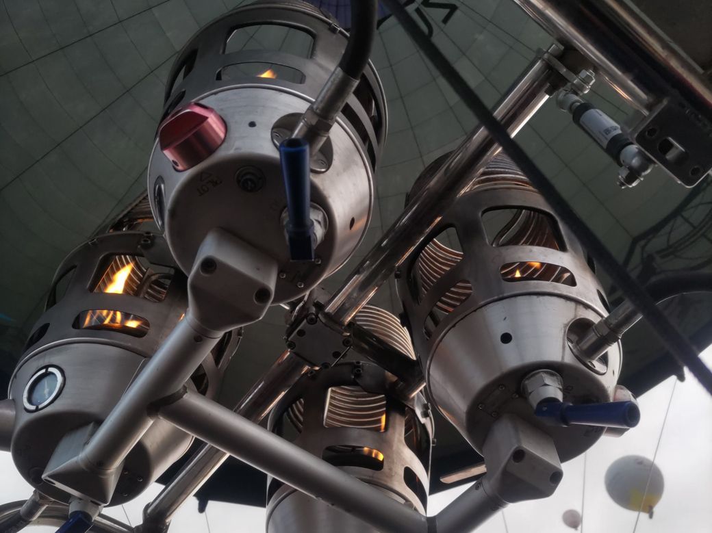 この炎を使って気球の操縦をする（写真：筆者撮影）