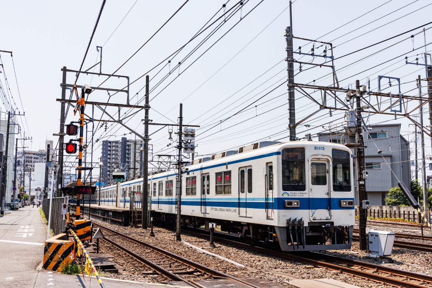 北大宮駅を出発する電車