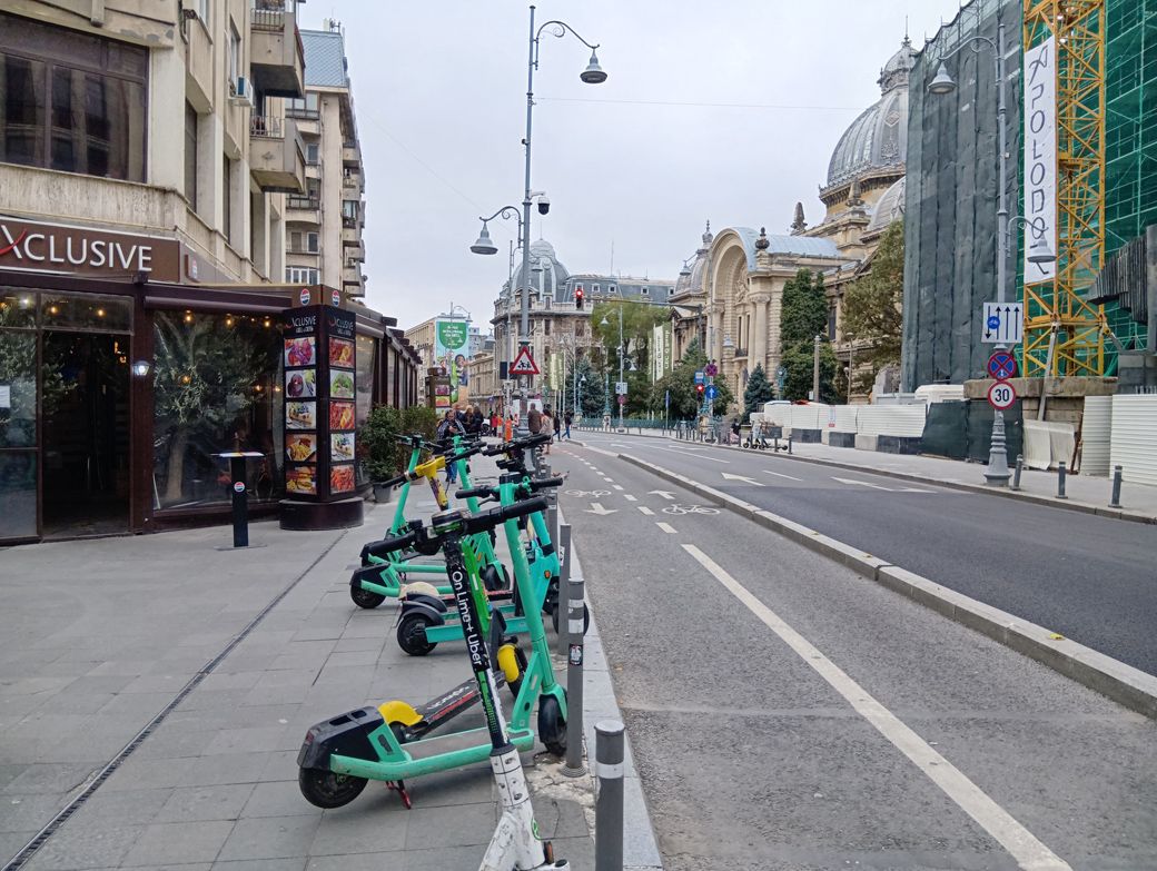 ブカレスト市内。きれいに整列している（筆者撮影）