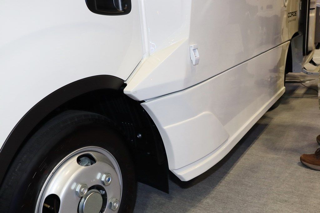 いすゞ「トラヴィオ」をベースにした、バンテックの新型キャンピングカー「コルド リーブス」（写真；筆者撮影）