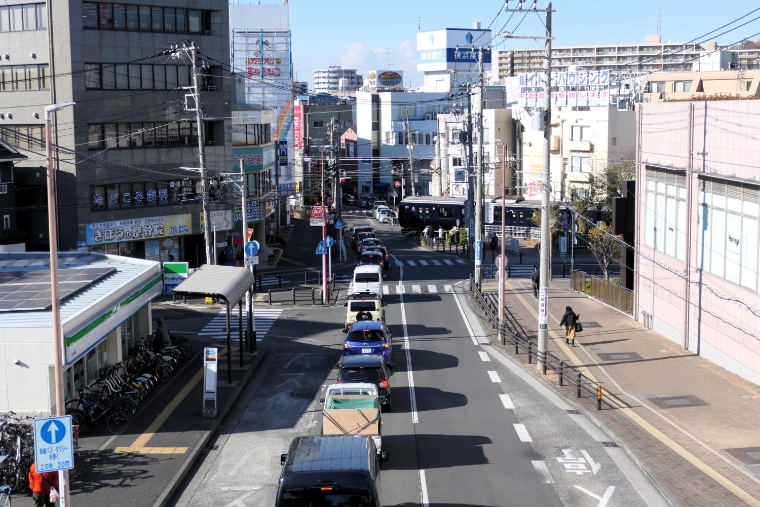 鶴ケ峰駅　水道道　渋滞