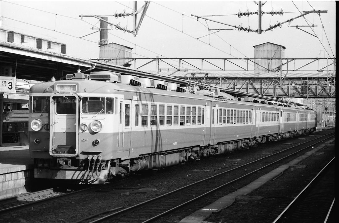 仙台―青森間を結んだ急行「くりこま」。特急並みの表定速度を誇る俊足の電車急行として知られた（撮影：南正時）