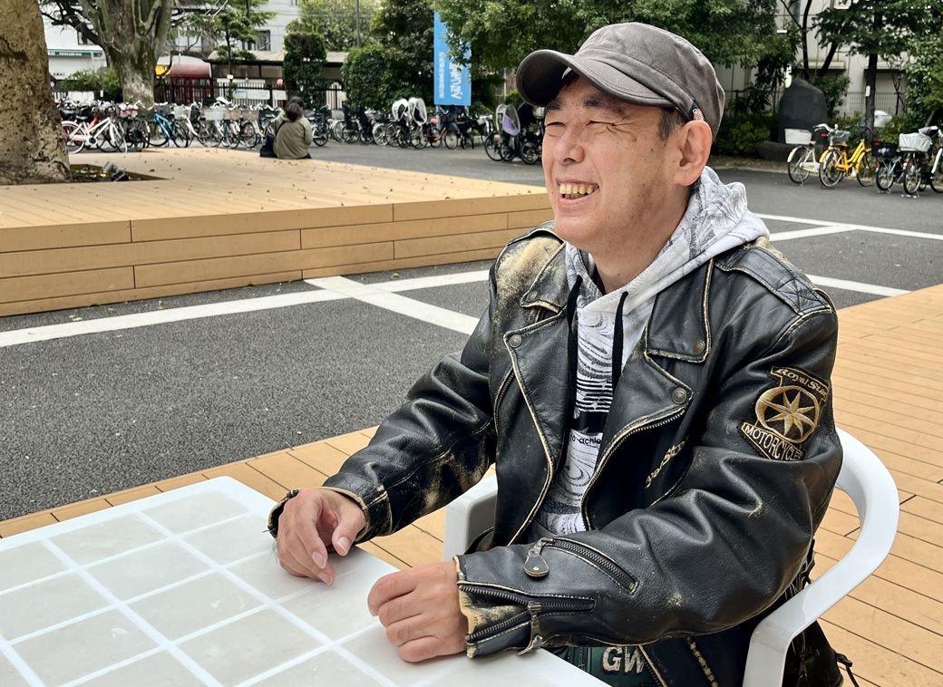 インタビューに応じるコマツヒロノリさん（筆者撮影）