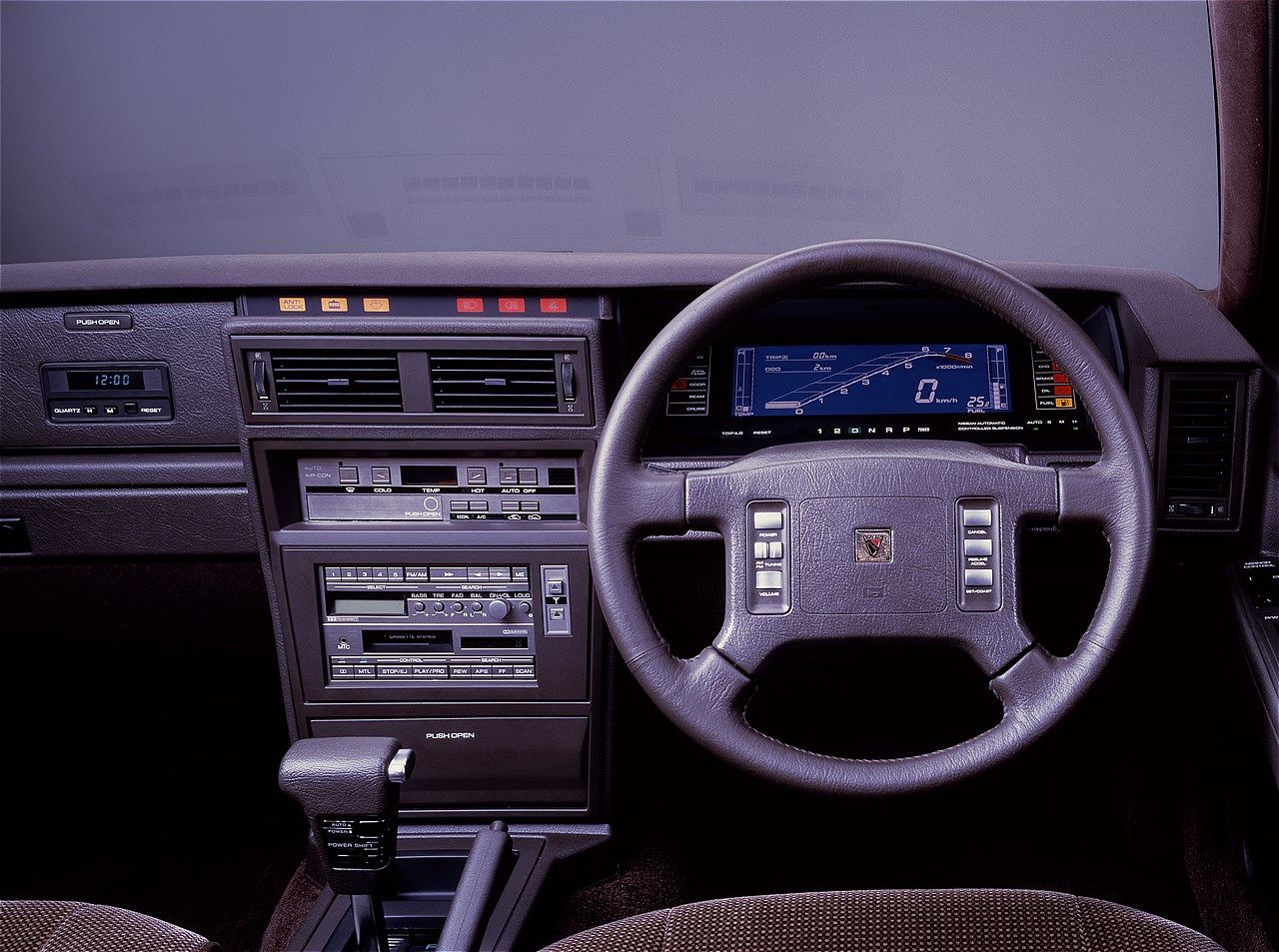 日産の2代目「レパード」（写真：日産自動車）