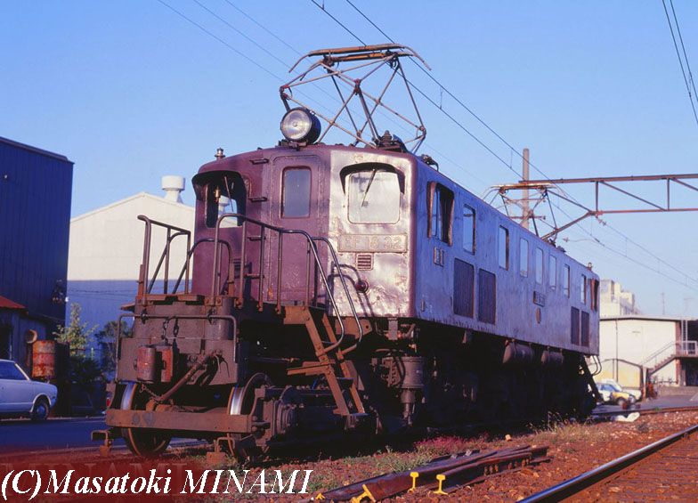 EF58形として製造されたものの途中で貨物用に設計変更されて登場したEF18形（撮影：南正時）