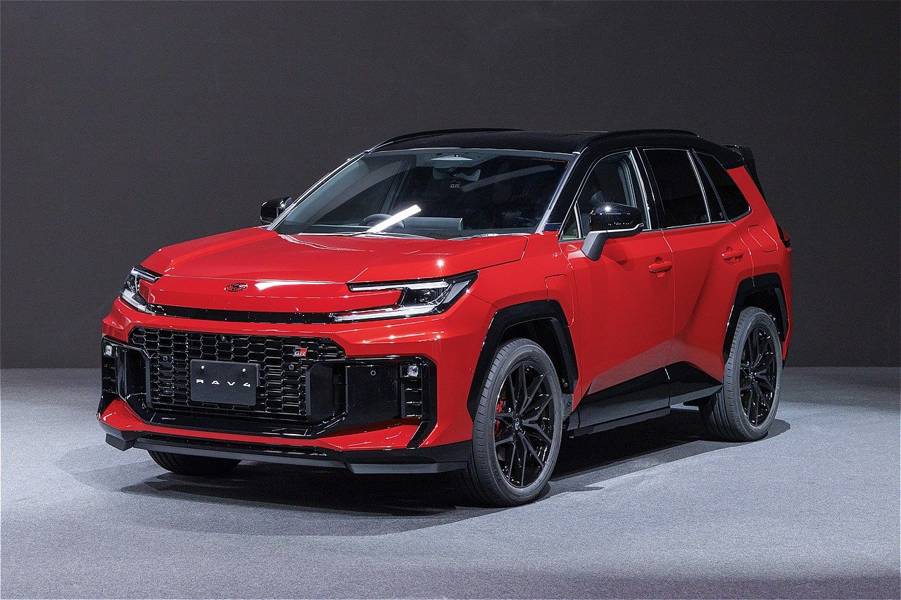 トヨタ新型「RAV4 GR SPORT（プロトタイプ）」（写真：トヨタ自動車）