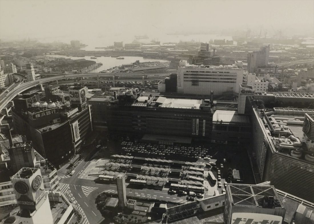 開発が進み一大繁華街となった1980年ごろの横浜駅西口（編集部撮影）