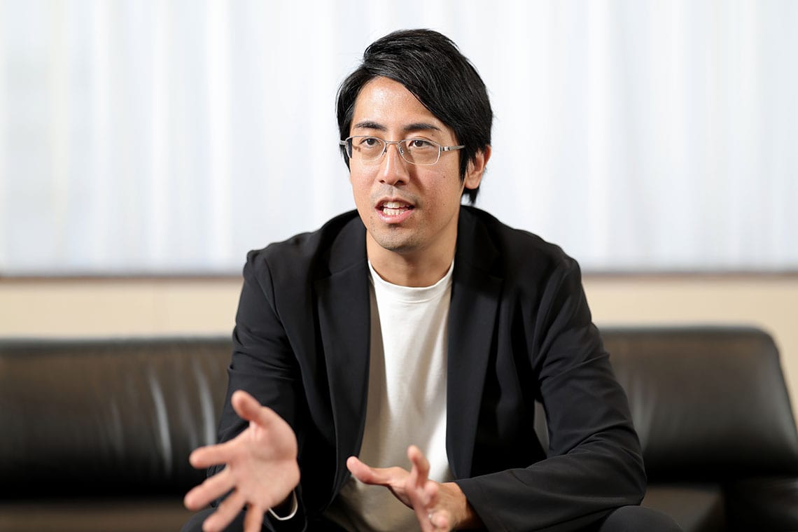 成田 修造（なりた・しゅうぞう） 起業家・エンジェル投資家 1989年東京都生まれ。14歳のときに父親が失踪して破産、その後、母親が脳出血で倒れる。東大を受験するも2点足りず不合格となり、奨学金を得て慶應義塾大学経済学部に入学。在学中からアスタミューゼに参画してさまざまな事業に携わった後、アート作品の解説まとめサイトなどを手がけるアトコレを設立し、代表取締役社長に就任。2012年にクラウドワークスに参画し、大学4年生にして執行役員になり、創業わずか3年目で株式上場を果たす。2022年12月に同社を退社し、複数の企業の社外取締役などに就きながら、起業など新たな挑戦を始める。『逆張り思考　戦わずに圧倒的に勝つ人生戦略』（KADOKAWA）、『14歳のときに教えてほしかった　起業家という冒険』（ダイヤモンド社）