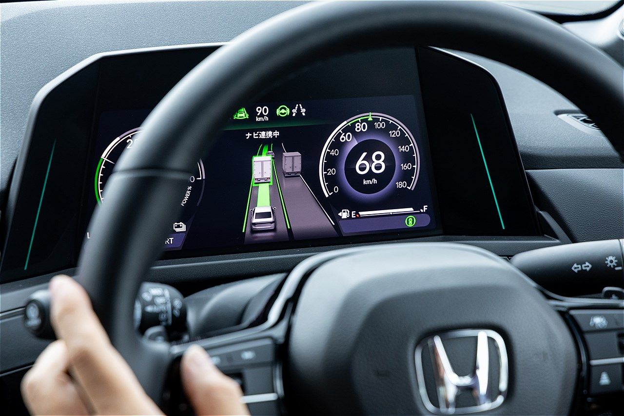 ホンダ量販モデル初のハンズオフ機能を搭載した「アコード e:HEV Honda SENSING 360＋」（写真：三木 宏章）