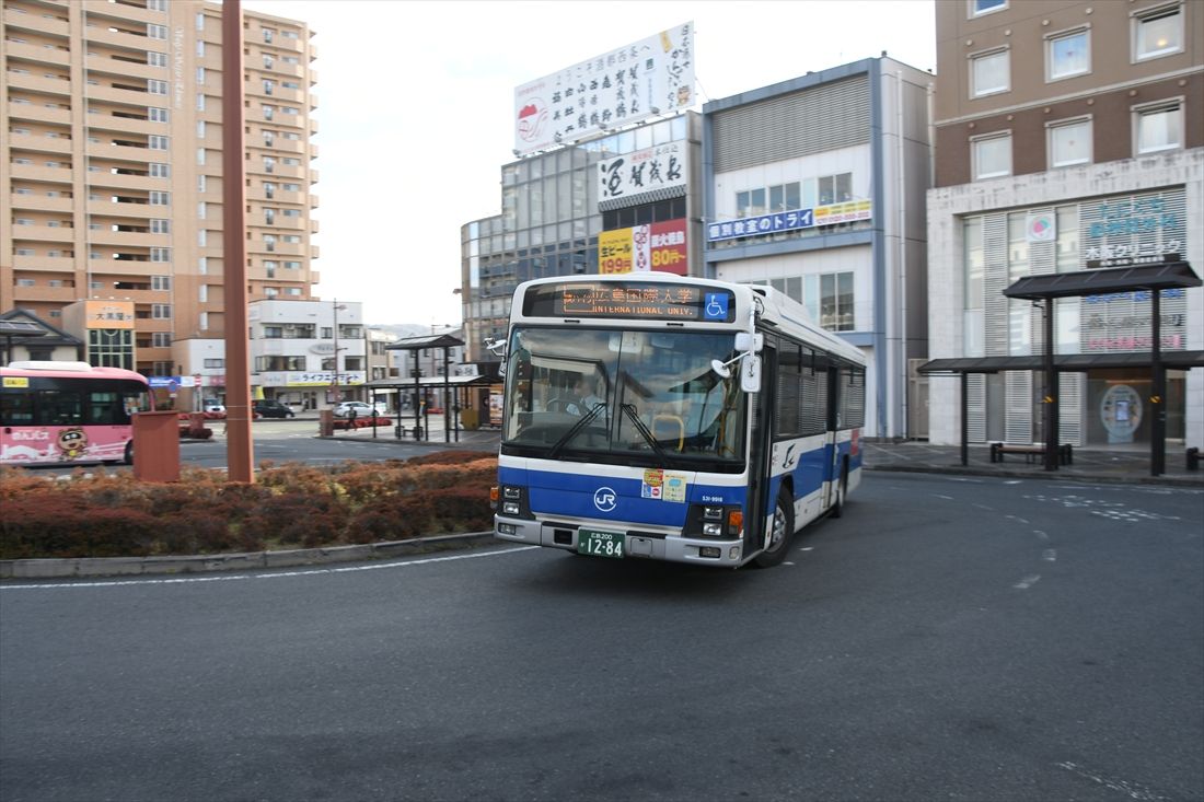 JRバスの路線バス（記者撮影）