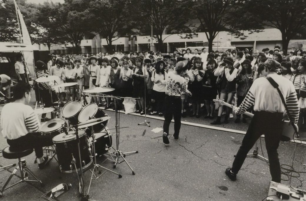 東京・代々木公園で演奏を楽しむ若者たち（写真：1989年8月8日、高橋孫一郎撮影）