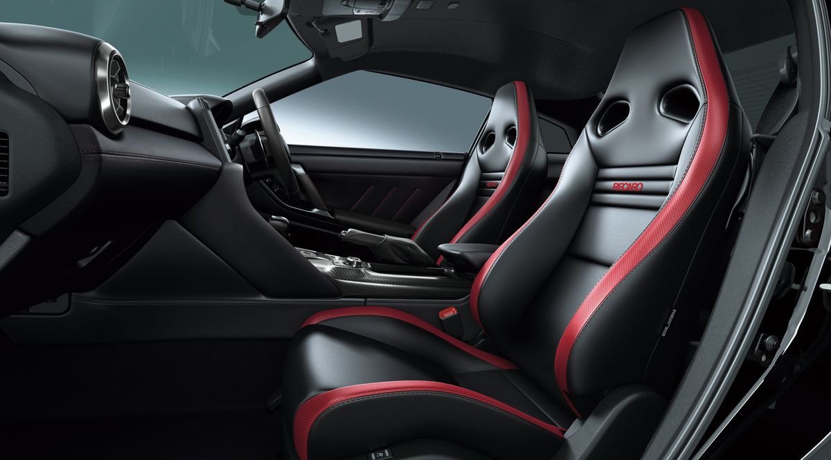 2025年モデルのニッサンGT-R（写真：日産自動車）