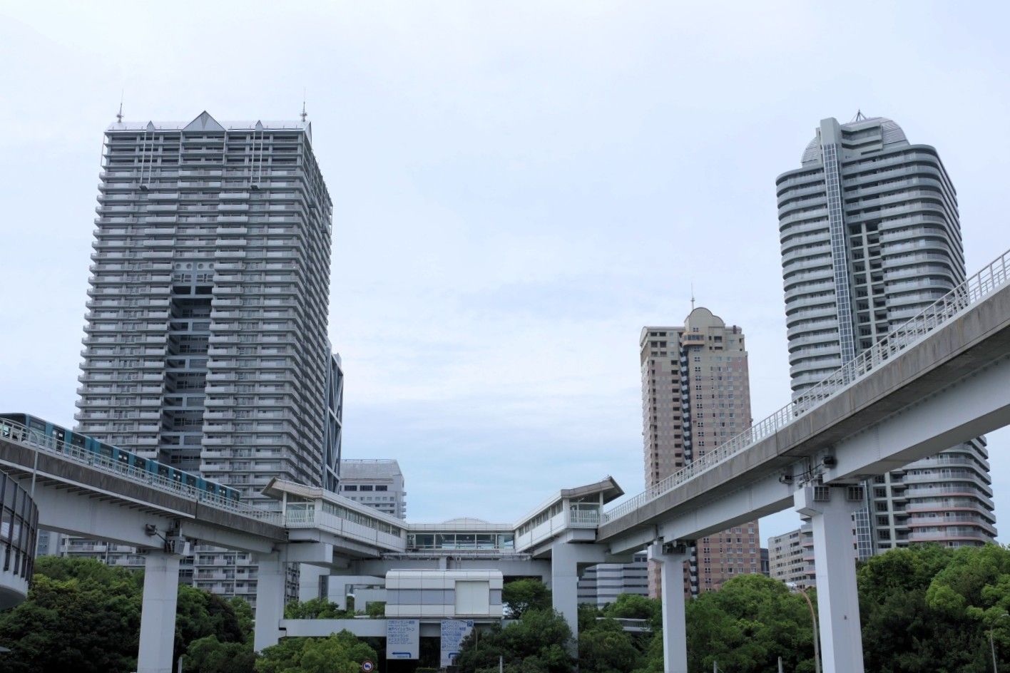 六甲ライナー　アイランド北口駅