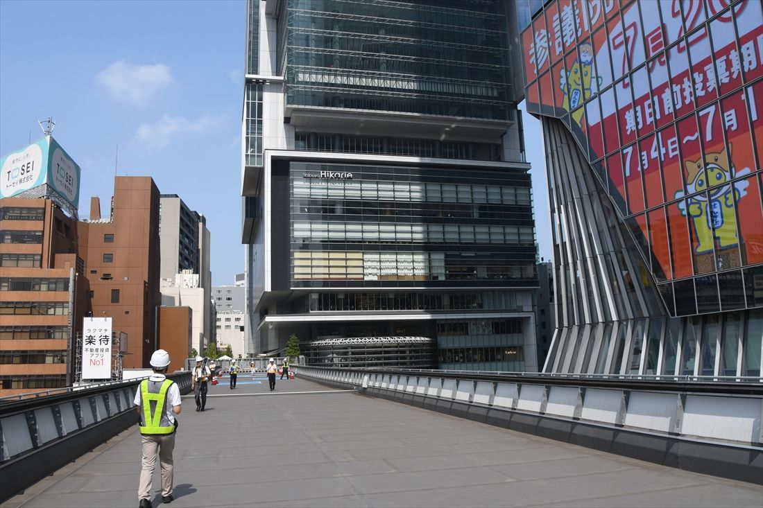 銀座線ホーム上に整備される「4階東口スカイウェイ(仮称)」の予定地(記者撮影)