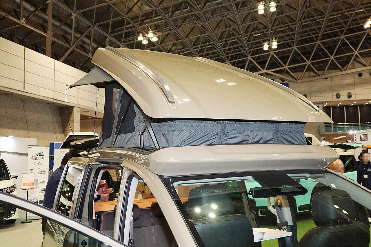 ジャパンキャンピングカーショー2025にホワイトハウスキャンパーが展示していたホンダ「フリード クロスター」をベースにしたキャンピングカー（筆者撮影）
