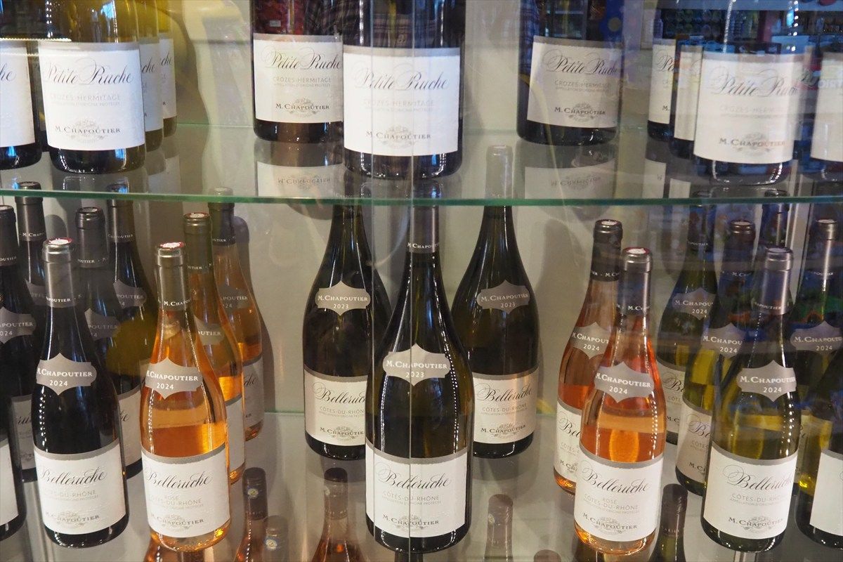 サービスエリアで販売されていたワイン（写真：佐滝剛弘）