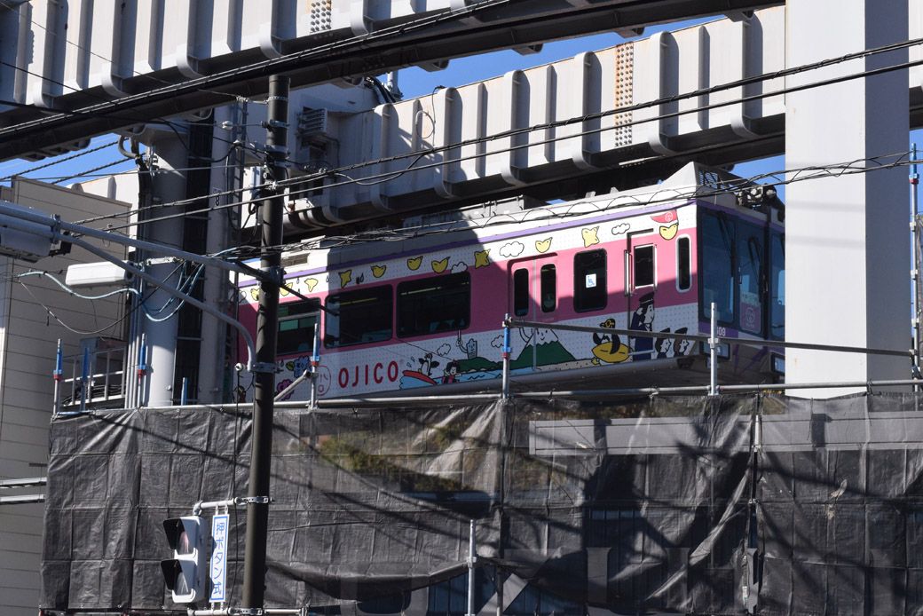 かわいい車体のモノレールも！（写真：筆者撮影）