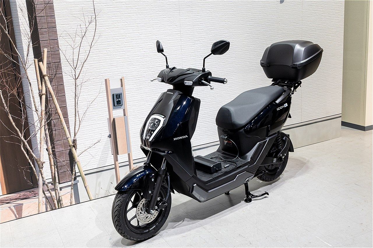 原付一種のホンダ新型電動スクーター｢アイコンe:｣（写真：三木 宏章）