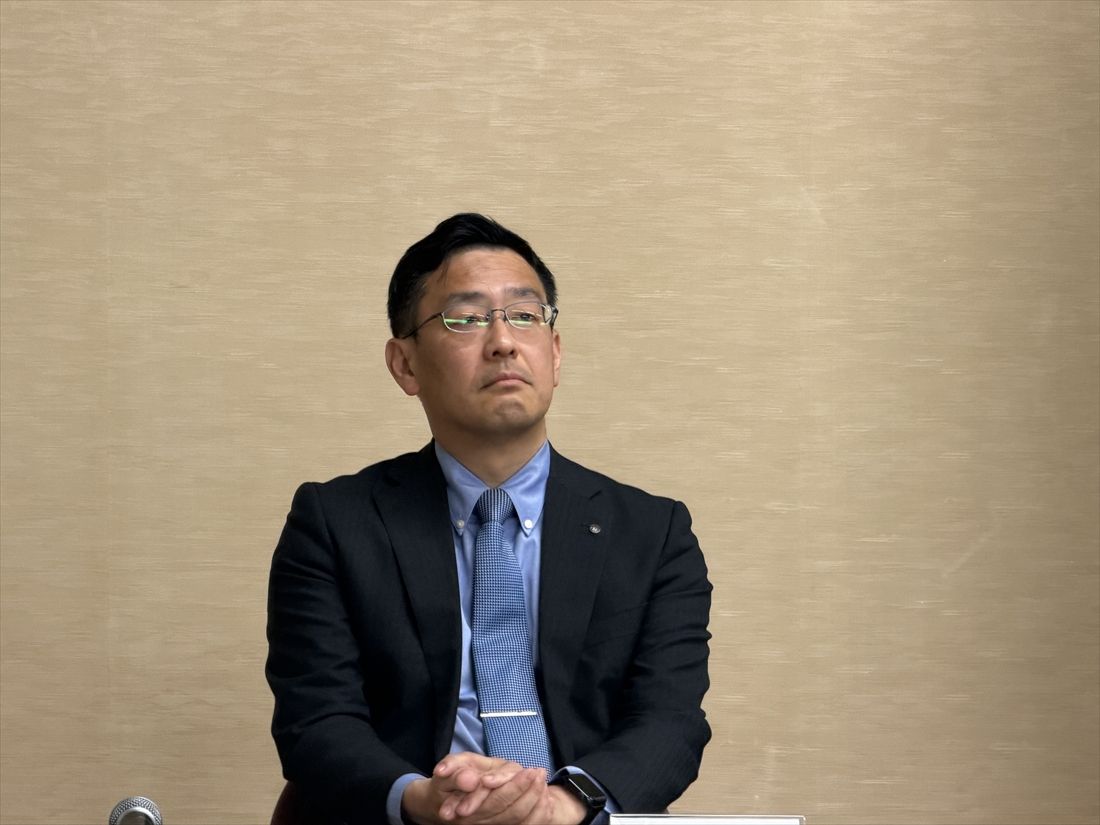 生物多様性専門部会の後、報道陣の取材に応える静岡県の平木省副知事＝2026年3月26日（記者撮影）