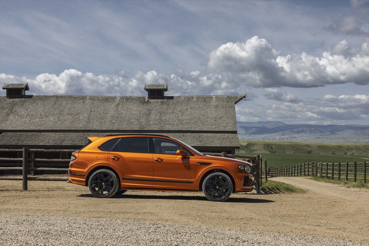 ベントレー ベンテイガ・スピード（写真：Bentley Motors）