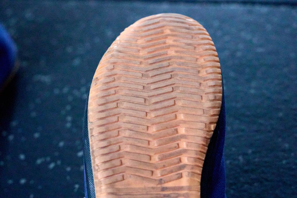 地面をつかみやすい形状にしている（写真：筆者撮影）