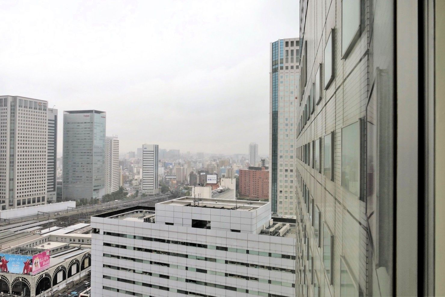 シナガワグース閉館後のホテルの窓からの眺め＝2021年10月（記者撮影）