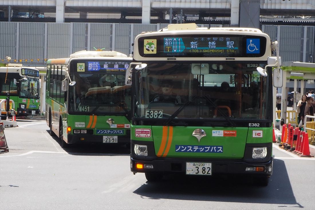 都バスの代表格「都01」系統は渋谷駅前と新橋駅前を六本木経由で結ぶ。利用者は多いが赤字だ（記者撮影）