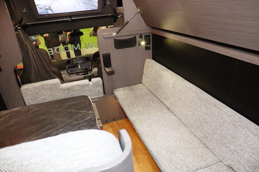 ダイレクトカーズの新作キャンピングカー「DN-75」（写真：筆者撮影）