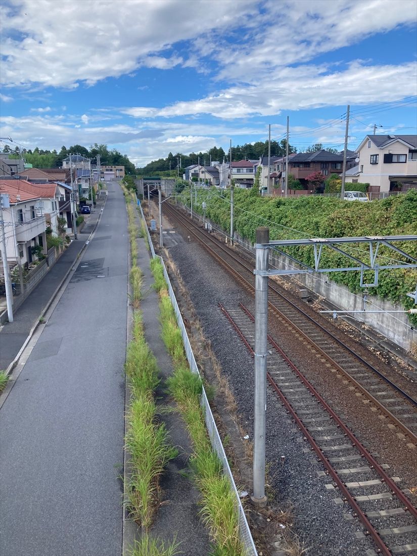 千原線は複線分の路盤を確保しているが単線として運行している（筆者撮影）