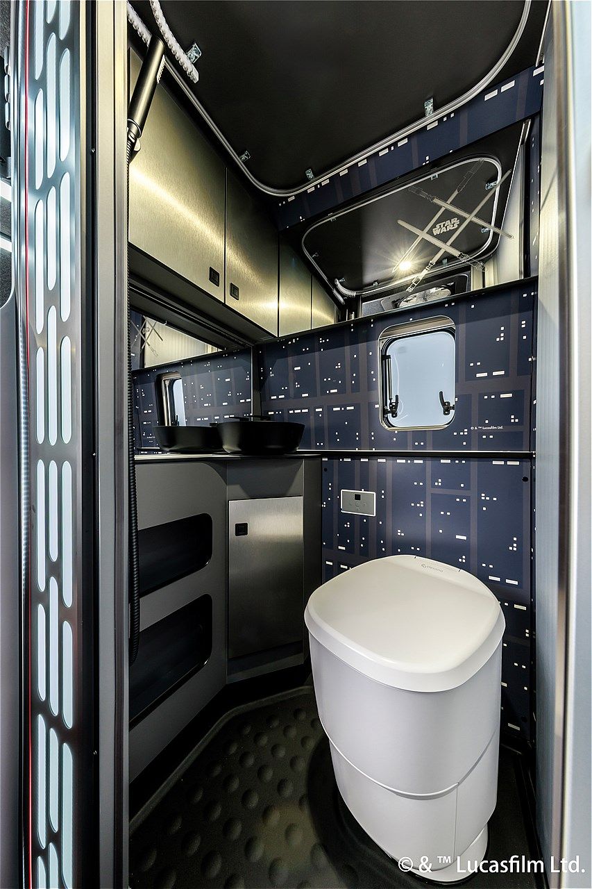 スター・ウォーズの世界観が広がるトイファクトリーのキャンピングカー「ダビンチ6.0＜スター・ウォーズ＞エディション」（写真：トイファクトリー）