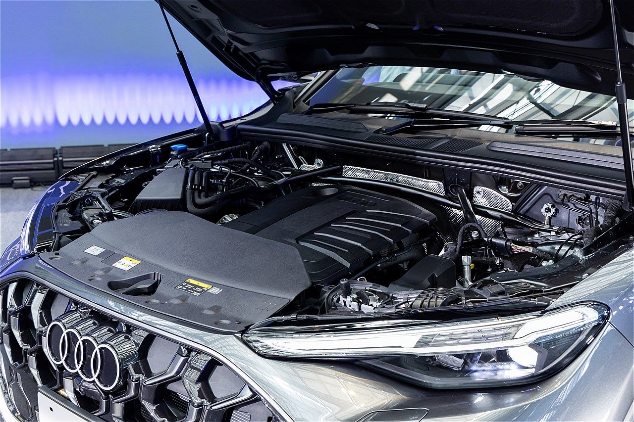 アウディの新型「Q5/Q5スポーツバック」（写真：三木 宏章）