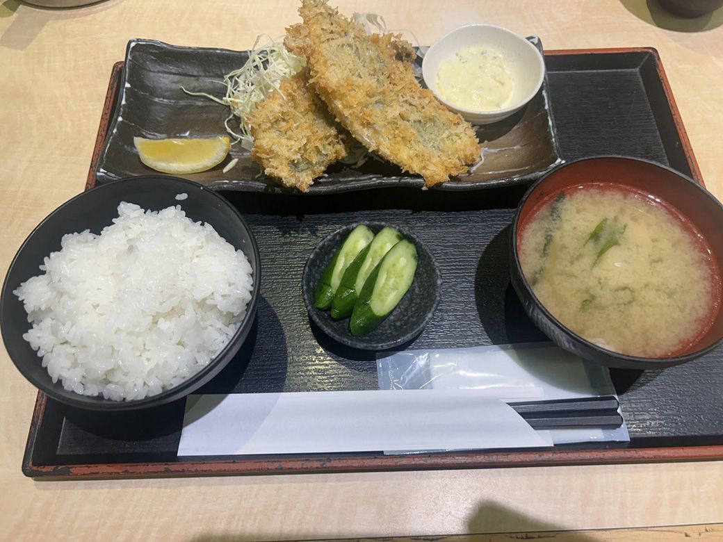 1150円の「“生”あじフライ定食」④（写真：筆者撮影）