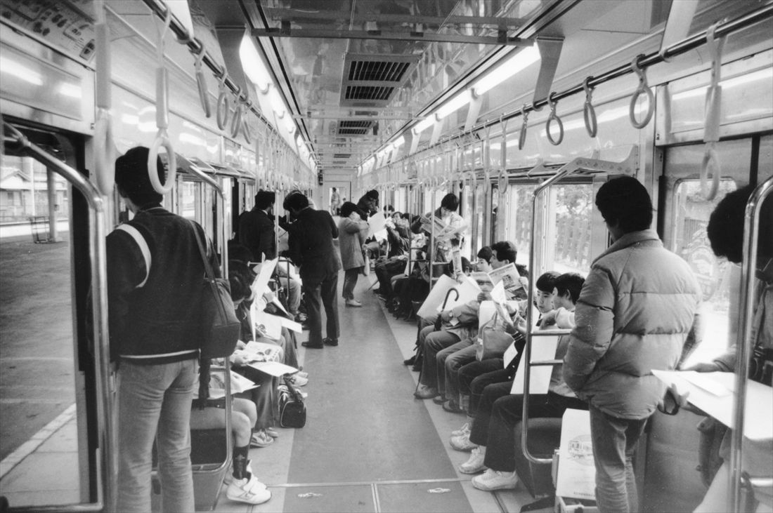 7000系入線記念撮影・試乗会の列車内＝1984年（写真：京王電鉄）