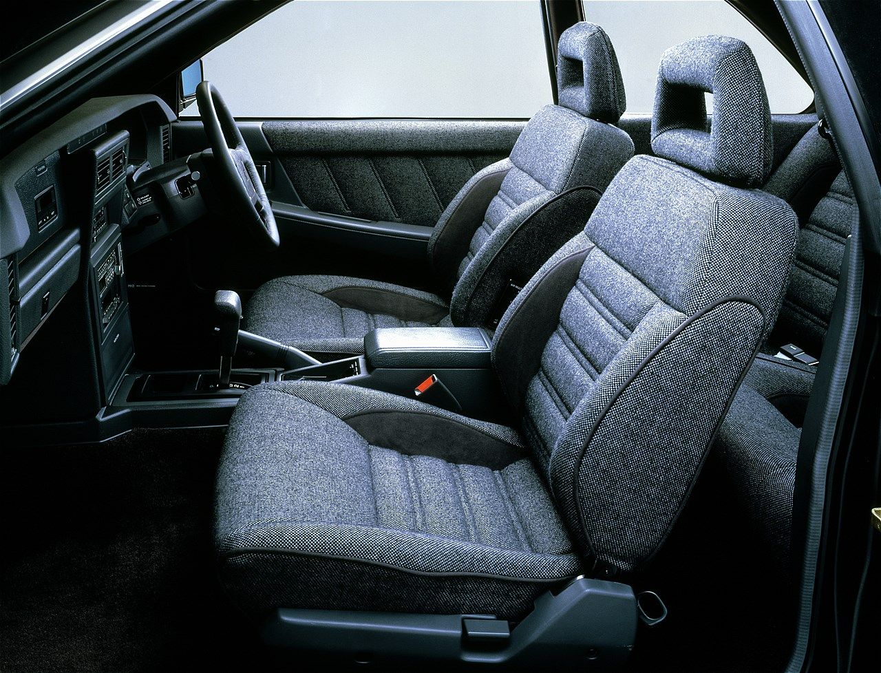 日産の2代目「レパード」（写真：日産自動車）